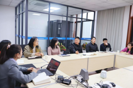 e8体育官网入口人文环境研究院组织观看第十四届全国人民代表大会第三次会议开幕会